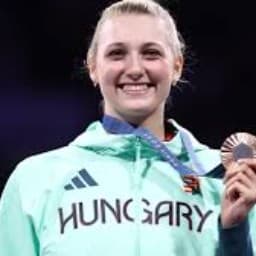 MUHARI Eszter