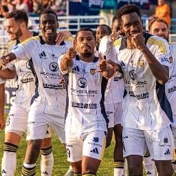 Hyères FC - Nîmes Olympique